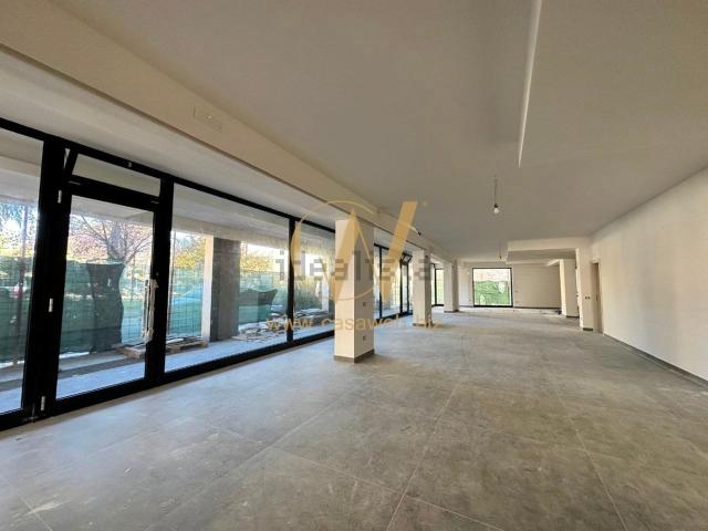 Locale Commerciale in affitto a Curti, Campania