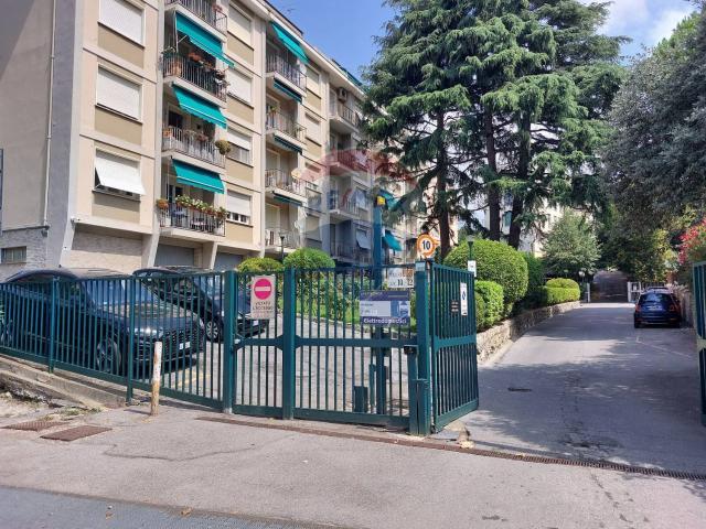 Locale Commerciale in affitto a Medio Levante, Serra Riccò
