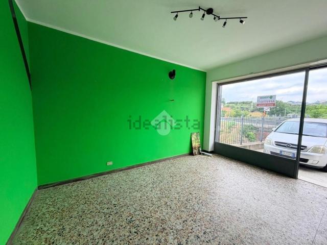 Locale Commerciale in affitto a Piemonte, Cuneo