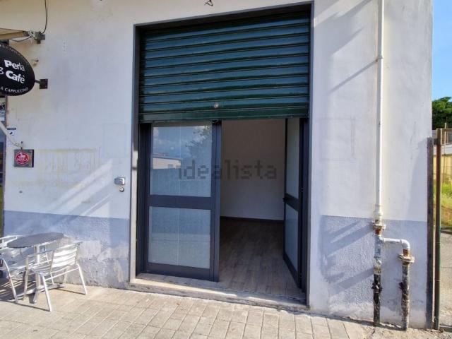Locale Commerciale in affitto a Passetto, Cava De' Tirreni