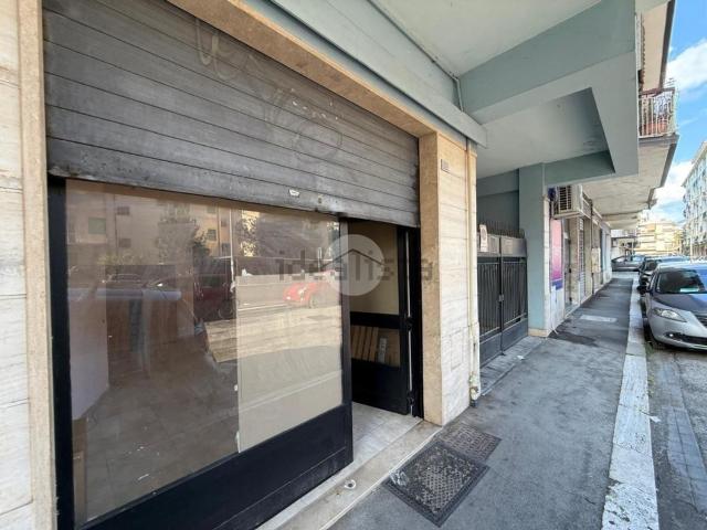 Locale Commerciale in affitto a San Silvestro, Cassino