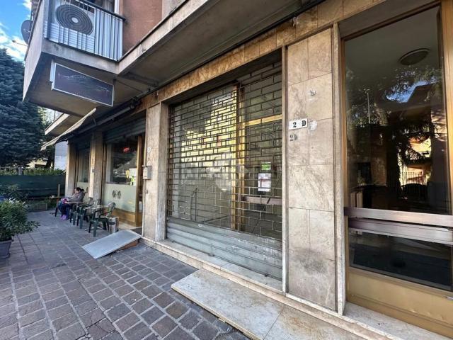 Locale Commerciale in affitto a Comunità della Vallagarina, Borgo Sacco