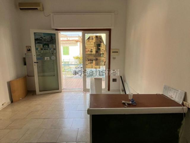Locale Commerciale in affitto a Arco Felice, Pozzuoli