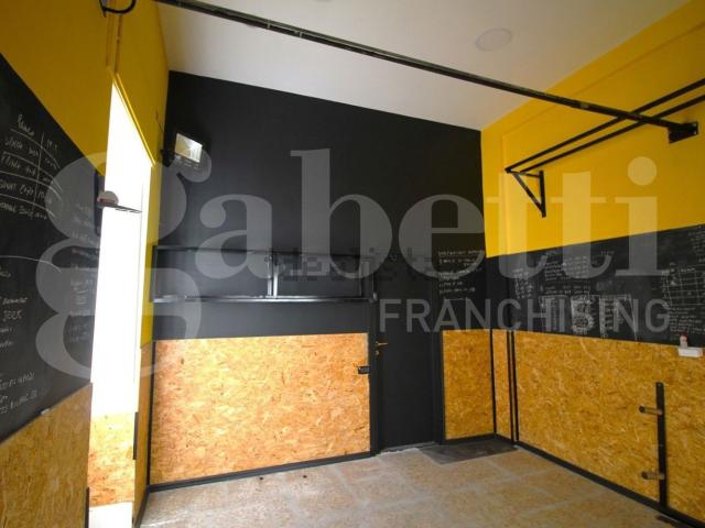 Locale Commerciale in affitto a Arzano, Campania