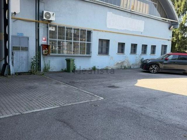 Locale Commerciale in affitto a Bareggia, Lissone