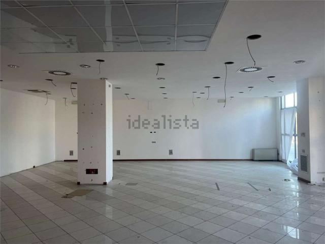 Locale Commerciale in affitto a Santa Sabina, Cenerente