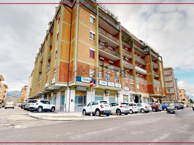 Locale Commerciale in affitto a Città Giardino, Rieti