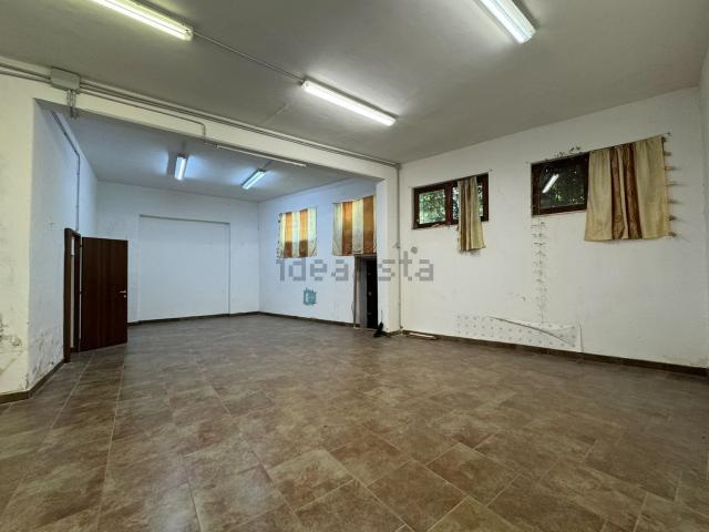 Locale Commerciale in affitto a Villanova, Viterbo