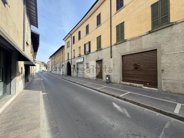 Locale Commerciale in affitto a Ospitaletto, Brescia