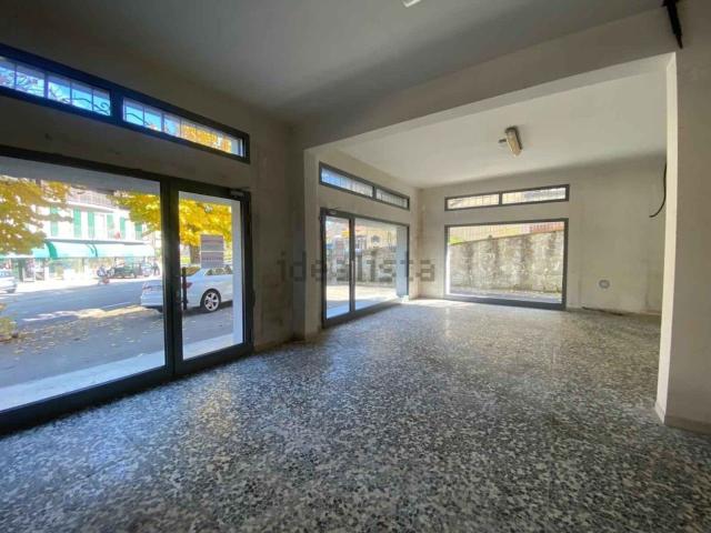 Locale Commerciale in affitto a Appennino Reggiano, Re