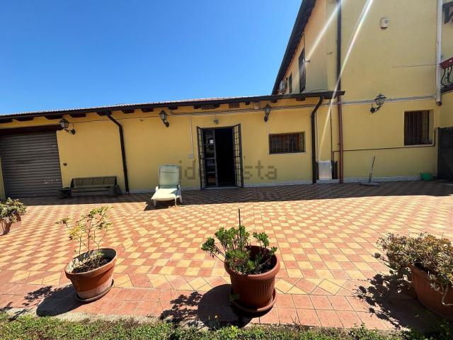 Locale Commerciale in affitto a Municipio Roma VII, Roma Capitale