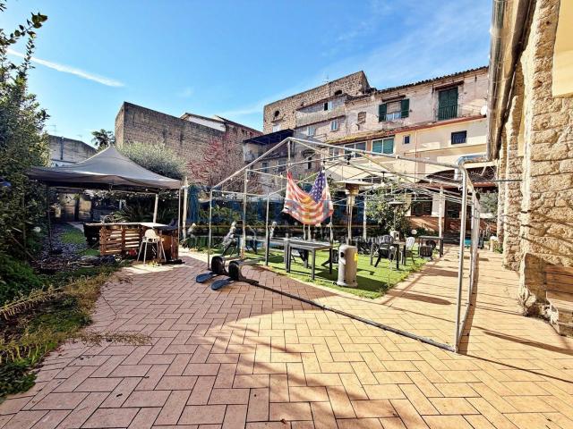 Locale Commerciale in affitto a Bagno d'Aversa, Aversa
