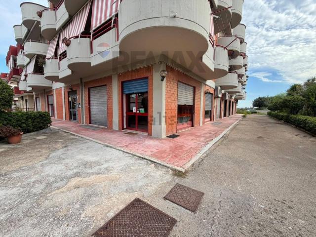 Locale Commerciale in affitto a Puglia, Taranto