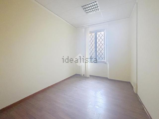 Locale Commerciale in affitto a Livorno