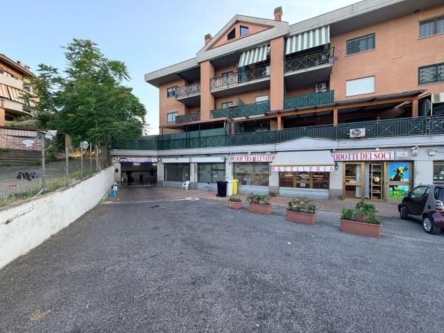 Locale Commerciale in affitto a Laghetto, Monte Compatri