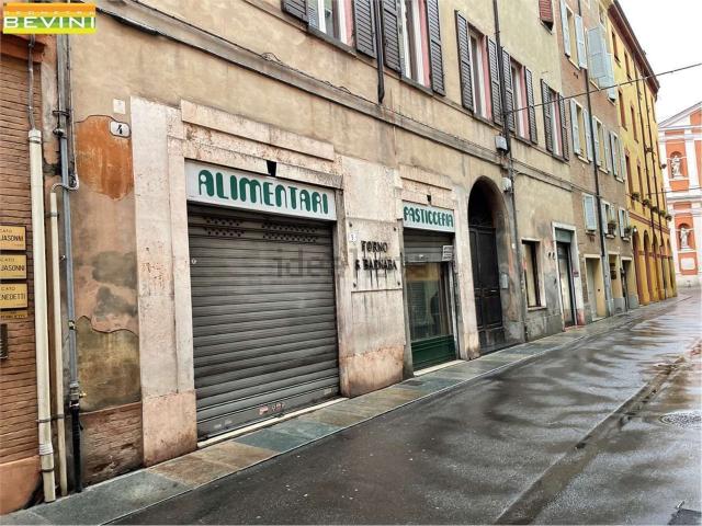Locale Commerciale in affitto a Centro Storico, Modena
