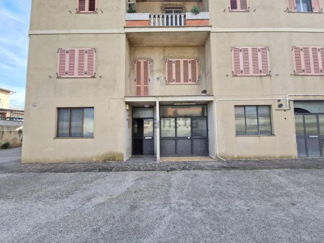 Locale Commerciale in affitto a Santa Maria degli Angeli, Assisi