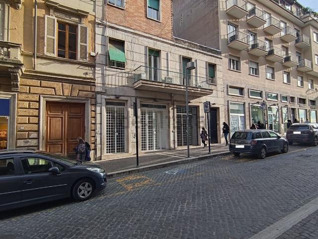 Locale Commerciale in affitto a Roma Capitale, Lazio
