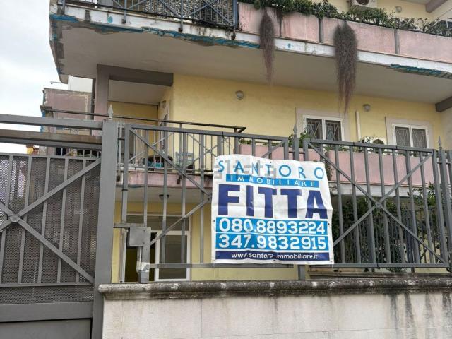 Locale Commerciale in affitto a Municipio 4, Puglia