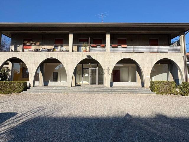 Locale Commerciale in affitto a Bodio Lomnago, Lombardia