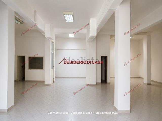 Locale Commerciale in affitto a II Circoscrizione, Palermo