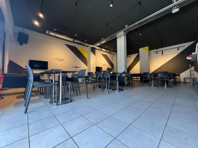 Locale Commerciale in affitto a Puglia, Barletta-andria-trani