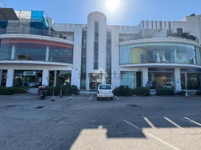 Locale Commerciale in affitto a Città Sant'angelo, Abruzzo