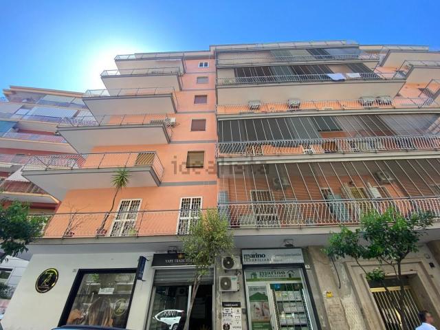 Locale Commerciale in affitto a Portici, Campania