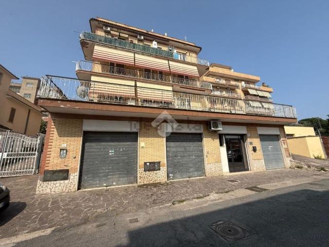 Locale Commerciale in affitto a Municipio Roma III, Roma Capitale