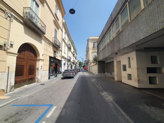 Locale Commerciale in affitto a Centro Storico, Caserta