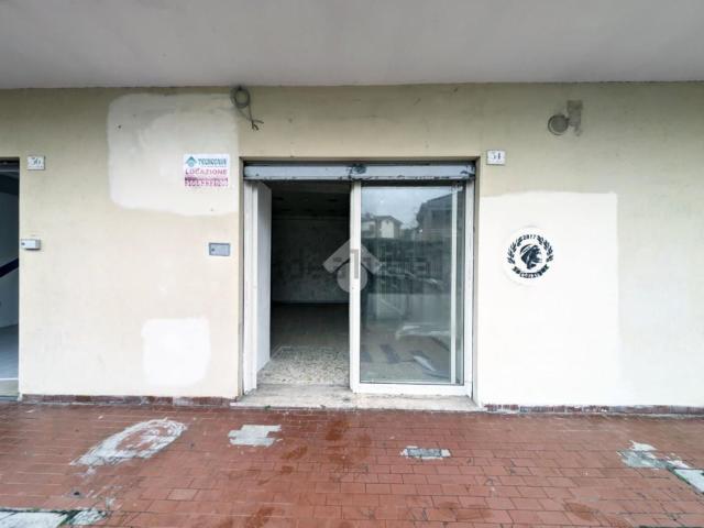 Locale Commerciale in affitto a San Clemente, Caserta