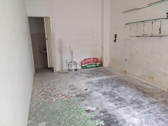 Locale Commerciale in affitto a Salerno, Torrione