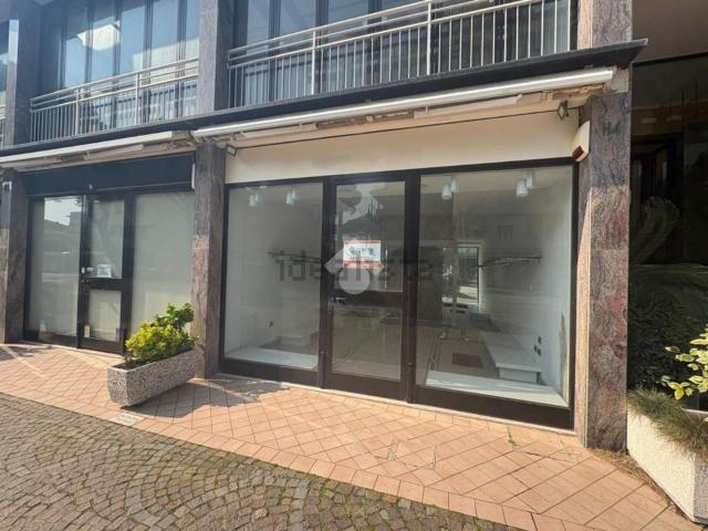 Locale Commerciale in affitto a Cesenatico, Reggio Emilia