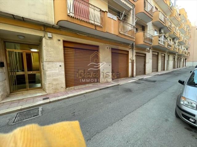 Locale Commerciale in affitto a Puglia, Bari