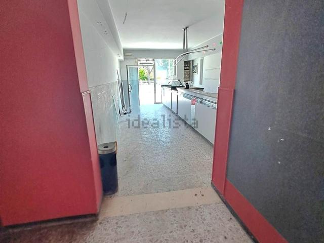 Locale Commerciale in affitto a Unione Comuni Modenesi Area Nord, Mirandola