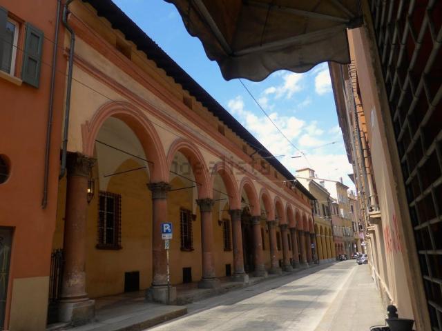 Locale Commerciale in affitto a Porto-Saragozza, Bologna