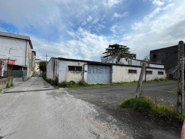 Locale Commerciale in affitto a Santa Maria di Costantinopoli, Somma Vesuviana