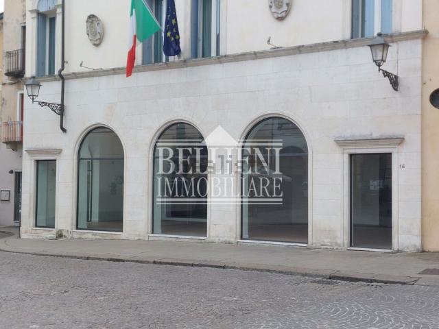 Locale Commerciale in affitto a Vicenza, Veneto