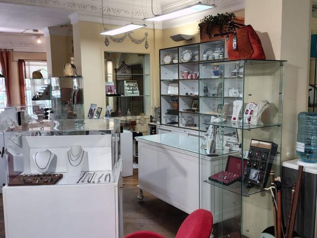 Locale Commerciale in affitto a San Benedetto, Cagliari