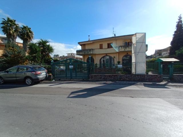 Locale Commerciale in affitto a Pontecagnano, Campania