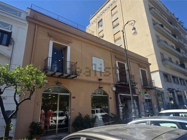 Locale Commerciale in affitto a I Circoscrizione, Palermo