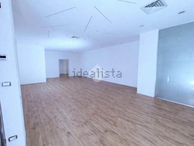 Locale Commerciale in affitto a Fonte, Loria