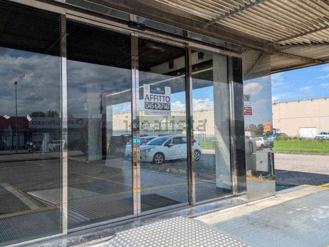 Locale Commerciale in affitto a Bussolengo, Veneto
