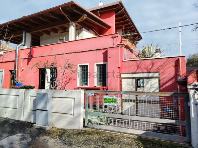 Locale Commerciale in affitto a San Lazzaro, Marche