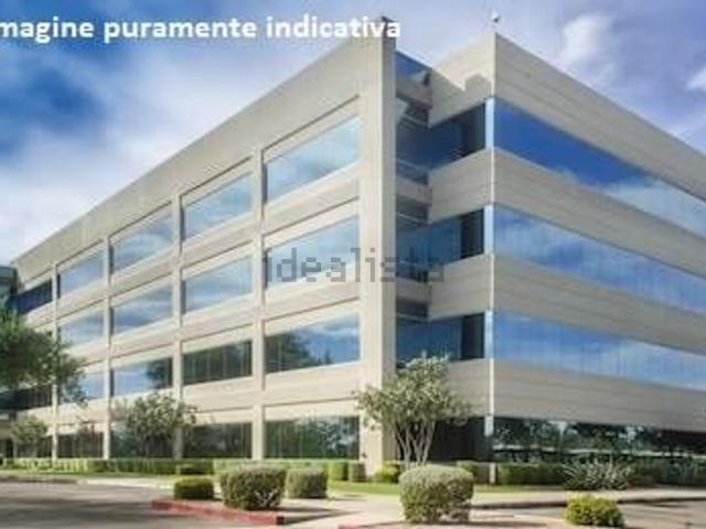 Locale Commerciale in affitto a Le Badie, Prato