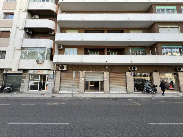 Locale Commerciale in affitto a IV Circoscrizione, Messina