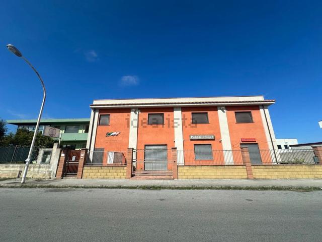 Locale Commerciale in affitto a Militi, Barcellona Pozzo Di Gotto