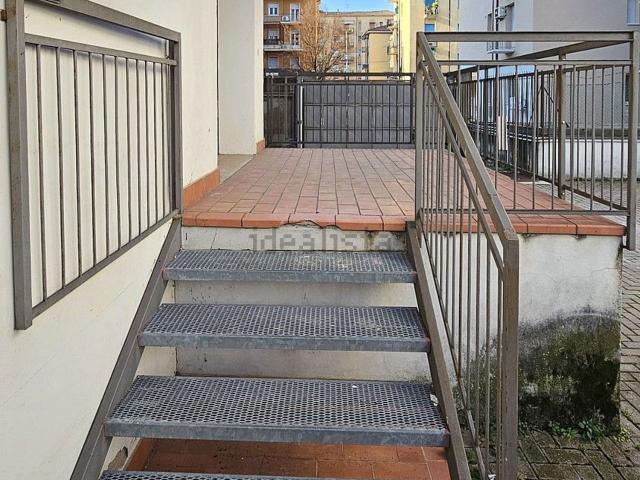 Locale Commerciale in affitto a Sud-Ovest, Brenzone