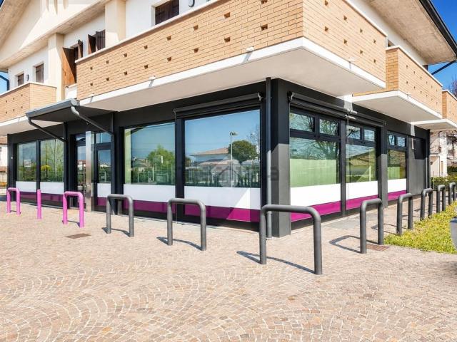 Locale Commerciale in affitto a Fonte, Loria