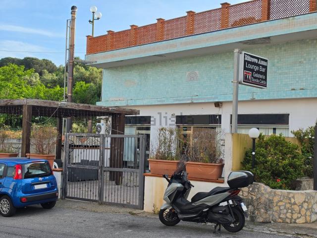 Locale Commerciale in affitto a VI Circoscrizione, Messina